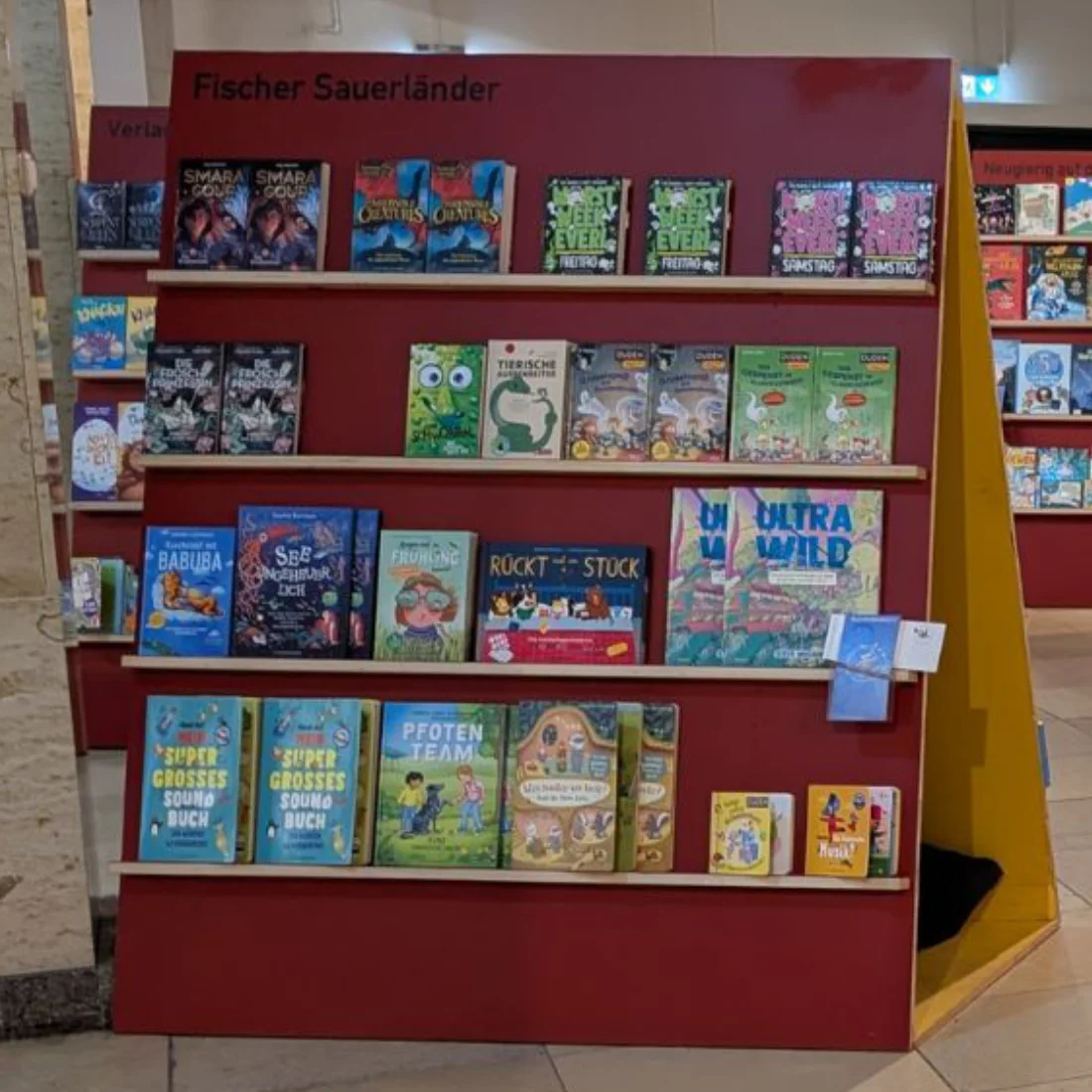 Foto eines Stands auf der Münchner Bücherschau Junior © Gmeinwieser