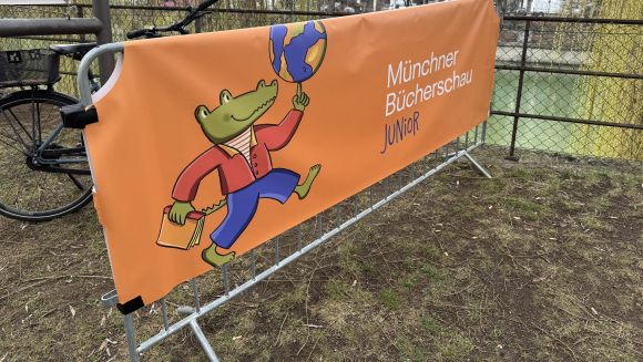 Bauzaun mit Krokodil